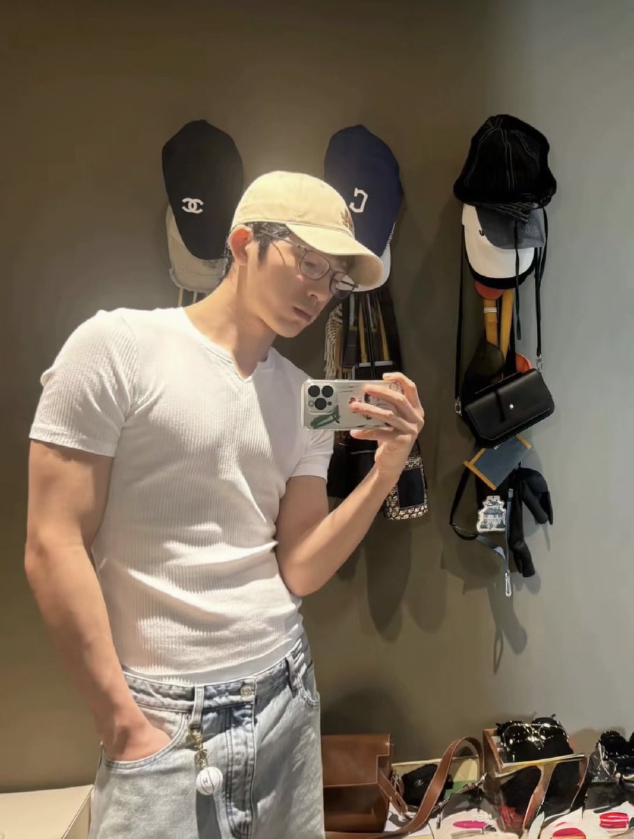 ireanbabi's tweet photo. เช้านี้อยากกินอเมริกาโน่คั่วกล้าม 8 แก้วววค่ะ
#JingBoran #จิ่งป๋อหรัน #井柏然 https://t.co/FyDPoWp2v5