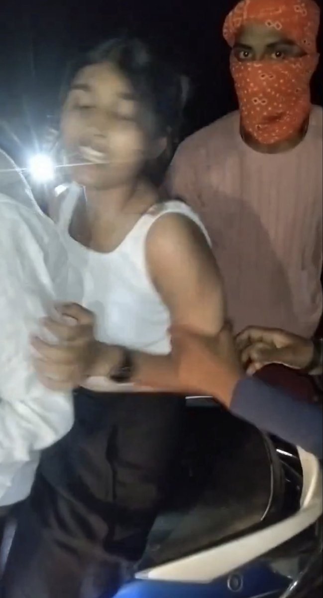 sillyshweta's tweet photo. Bihar police can only encounter patriots like Bharat Tiwari so that these types of MFs become future MPs, MLAs, CM and ministers. https://t.co/wDb3CIorlH