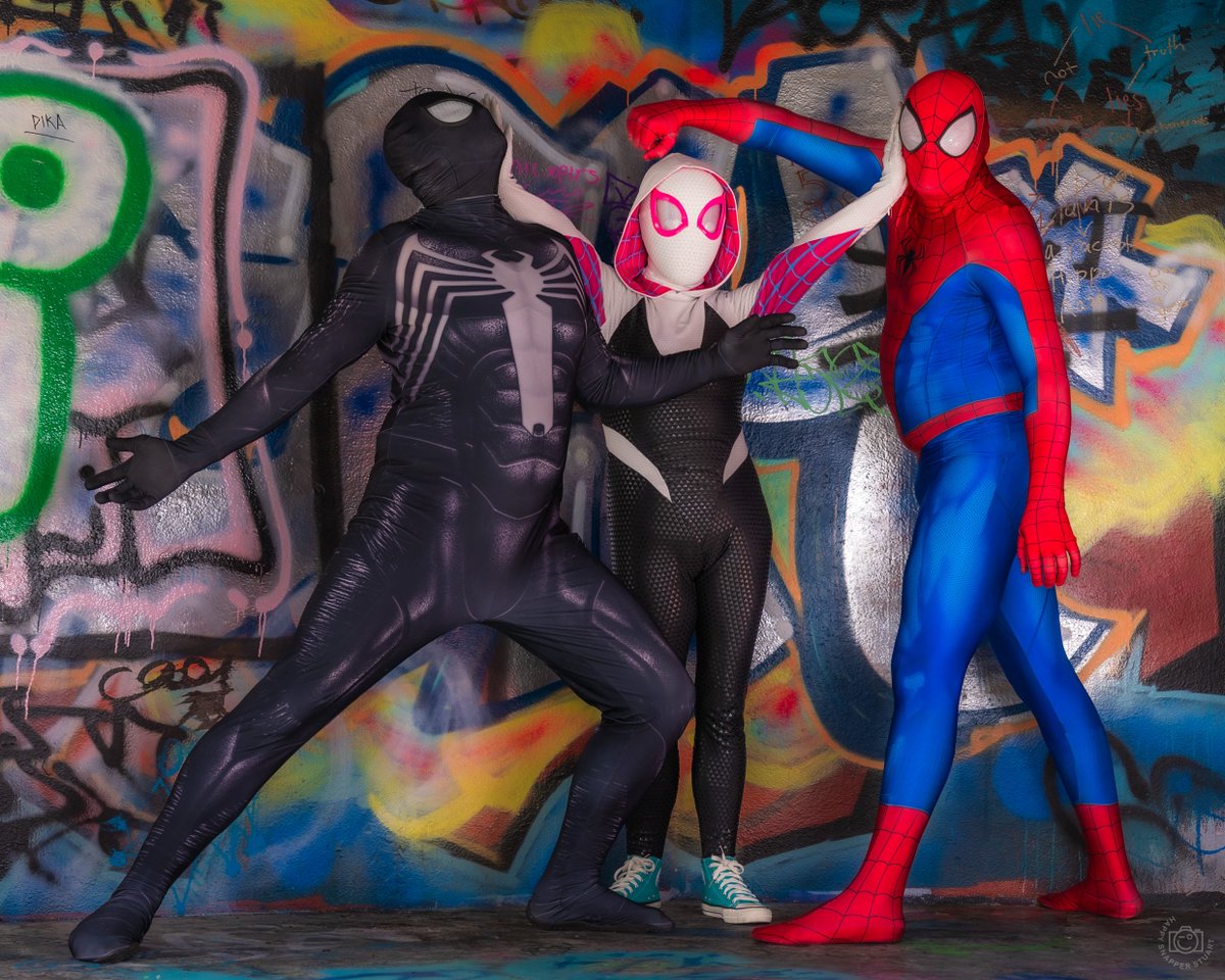 PistolRacer's tweet photo. Spidey crew shoot was fun, but its the one costume I've never felt comfortable in as there is no where to hide any flaws or fluctuations in body mass

Symbiote Spidey @darthshadious 
Ghost Spider kostumedkarina_ 
Spidey @immortalized_action (yours truly)
📸 happysnapperstuart https://t.co/tgwmwMTbU6