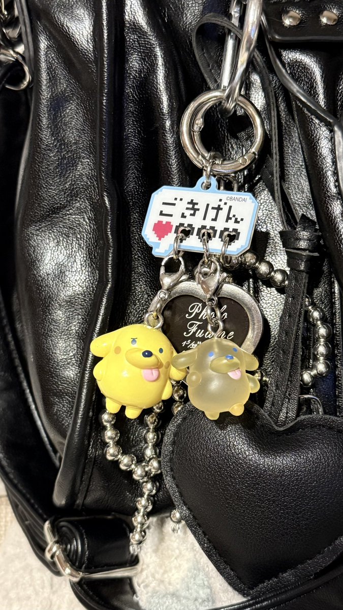nmnmify's tweet photo. たまごっちのゆらぷらチャーム引いた方がいいです絶対　目印もつけられて可愛い💕 https://t.co/DGmb7Xdn3v