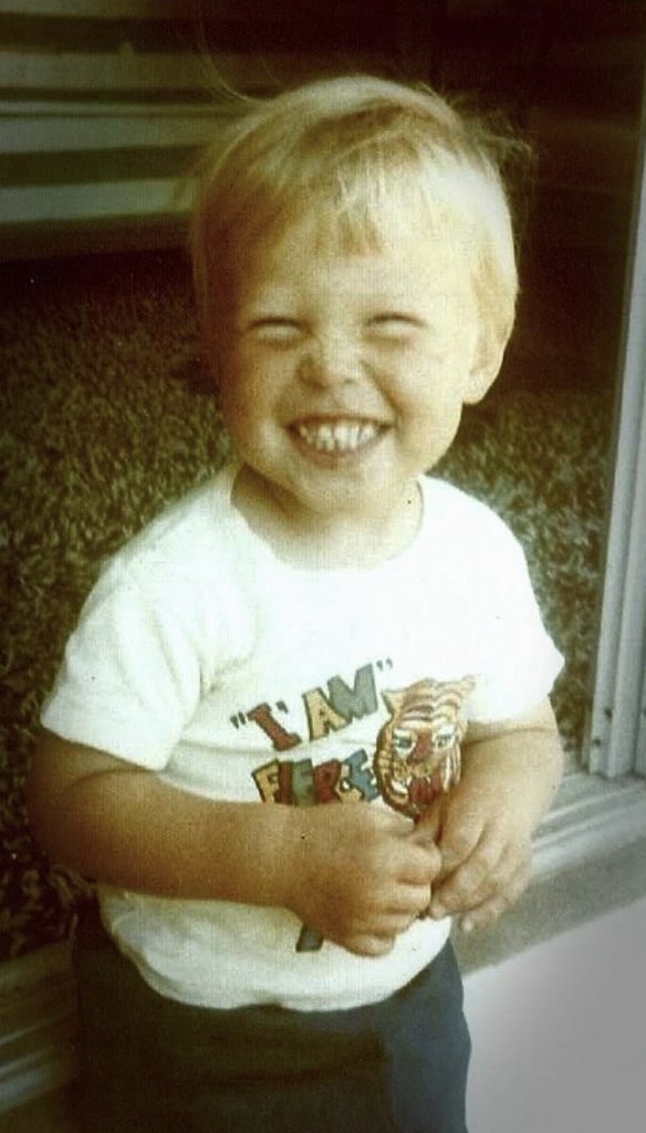 EIon5pgj's tweet photo. This child in the old photo is now famous across the world.

Can you guess who it is ?

A. Mark Zuckerberg
B. Vladimir Putin
C. Joe Biden
D. Elon Musk https://t.co/EDEyU8lxTz