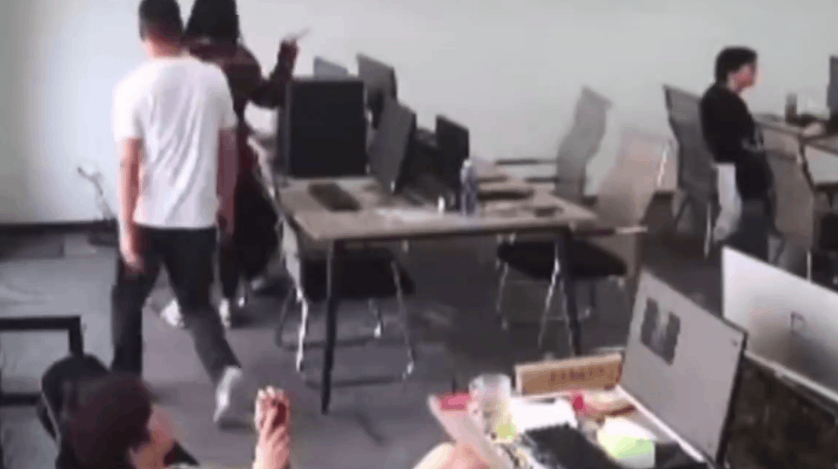 caro7ljack6kimb's tweet photo. Caught my coworker using a stapler as a hammer to fix a broken chair leg — now we’ve got a “stapler-hammer” hybrid no one dares touch. https://t.co/WYqGJSG9Xi