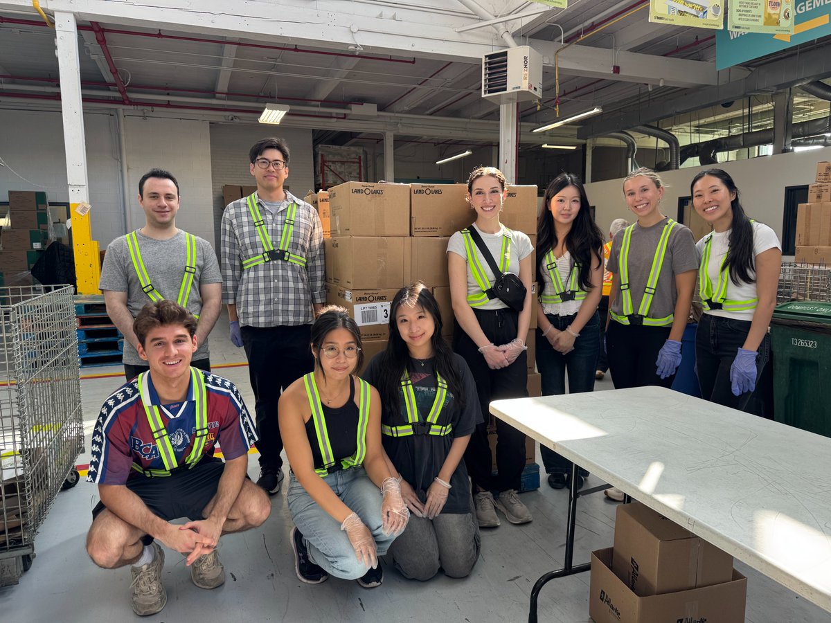 DailyBreadTO's tweet photo. We are so thankful for all of your hard work and generosity, @BlakesLaw. Thank you for all you do to bring us closer to a future where everyone can realize their right to food. To learn about how to volunteer at Daily Bread with your workplace, visit: https://t.co/k4RhEDJMRX https://t.co/RDVhHxpIc6