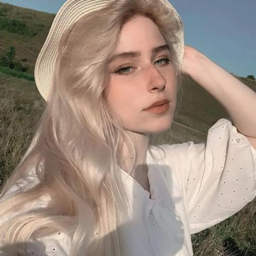 Weiboxxx's tweet photo. 🪐 🌟 👑 🍄 Just saw a viral cat video, I m obsessed https://t.co/as1rshvXw9