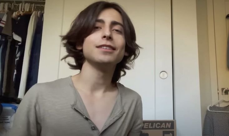 3_hoo_'s tweet photo. Speaking of Academy Umbrella, I still have a huge crush on Aidan Gallagher. https://t.co/M1foCPs3Zi