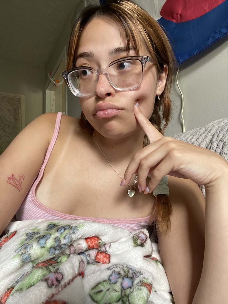overtakesolve13's tweet photo. did not understand how twitter dms work, but will try to respond to people now lol!! here’s a throwback to blond hair :0 https://t.co/RY84KpAte7