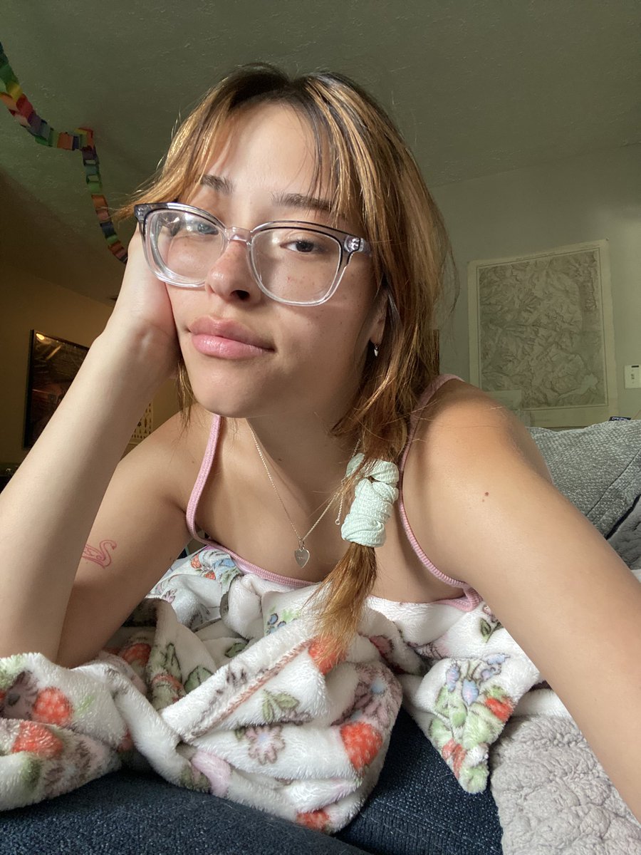 overtakesolve13's tweet photo. did not understand how twitter dms work, but will try to respond to people now lol!! here’s a throwback to blond hair :0 https://t.co/RY84KpAte7