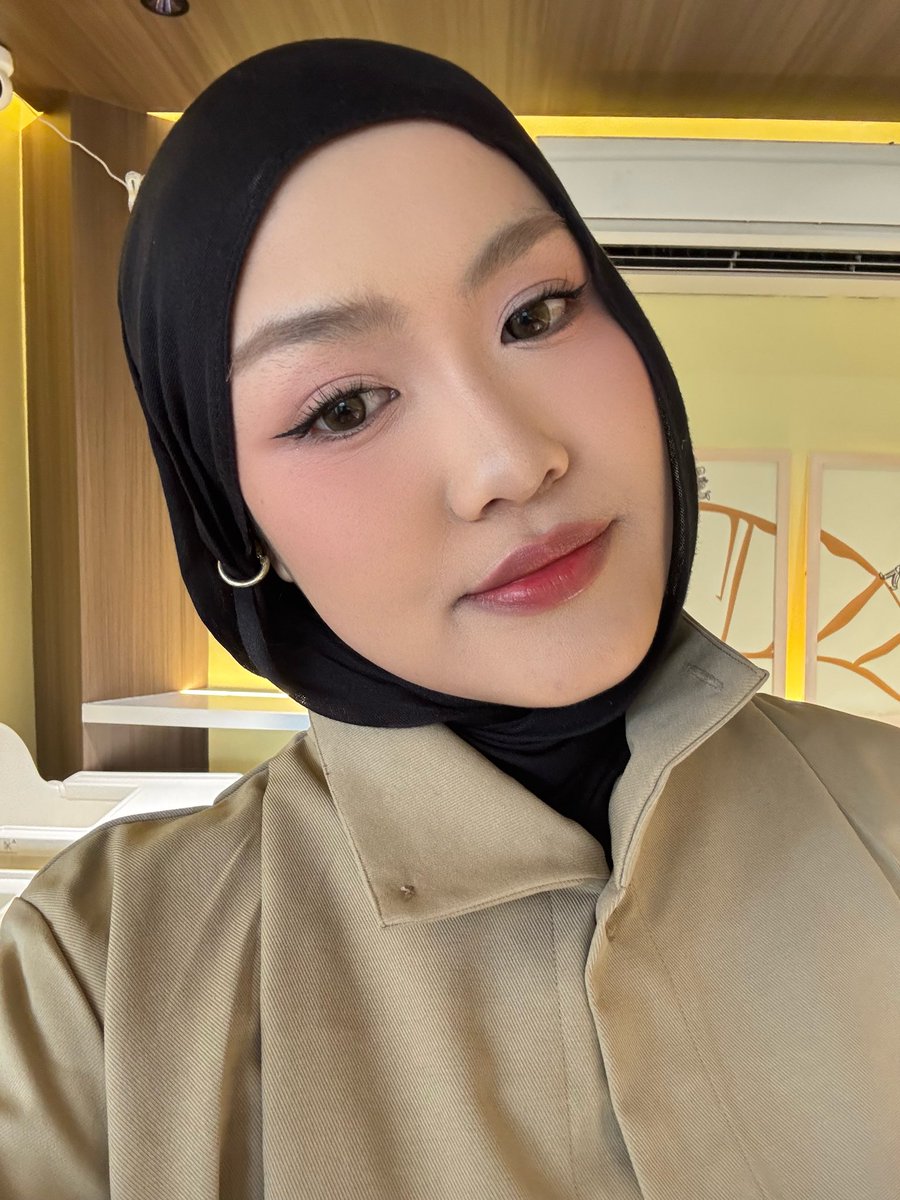 sundakentel's tweet photo. akulah perempuan yang kemana-mana harus dempul itu 😋 https://t.co/tj8burxpNa