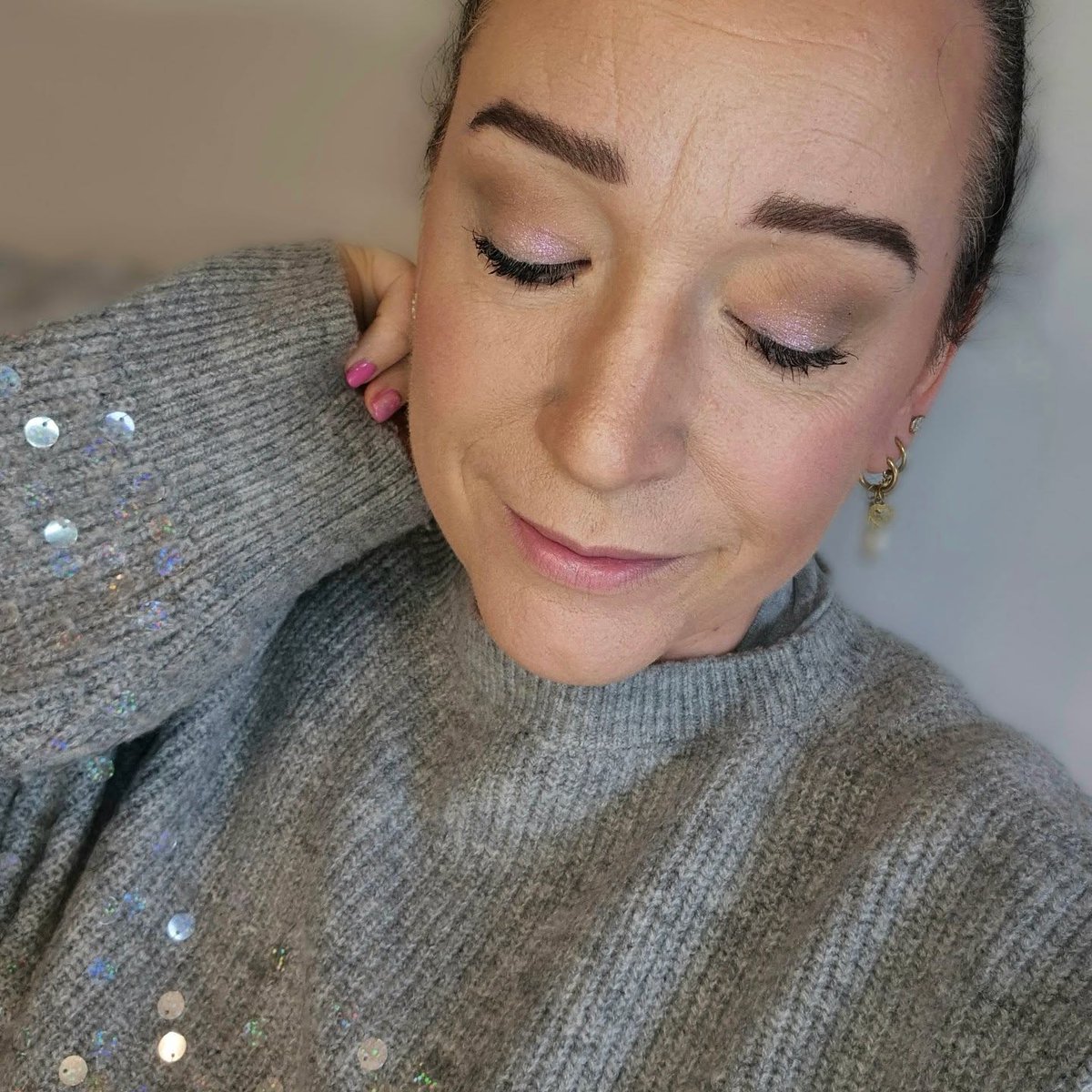 AshlynNakonfb's tweet photo. 🩶
FACE
Invisible UV flawless poreless primer SPF 50 - @charlottetilbury
Changing foundation - SPF 30 @merodacosmetics
Skin radiant concealer - 2 fair @charlottetilbury
Loose mineral foundation - 2. 5 @centpurcent_official
Buttermelt bronzer - 03 https://t.co/9OTH9OSZxE