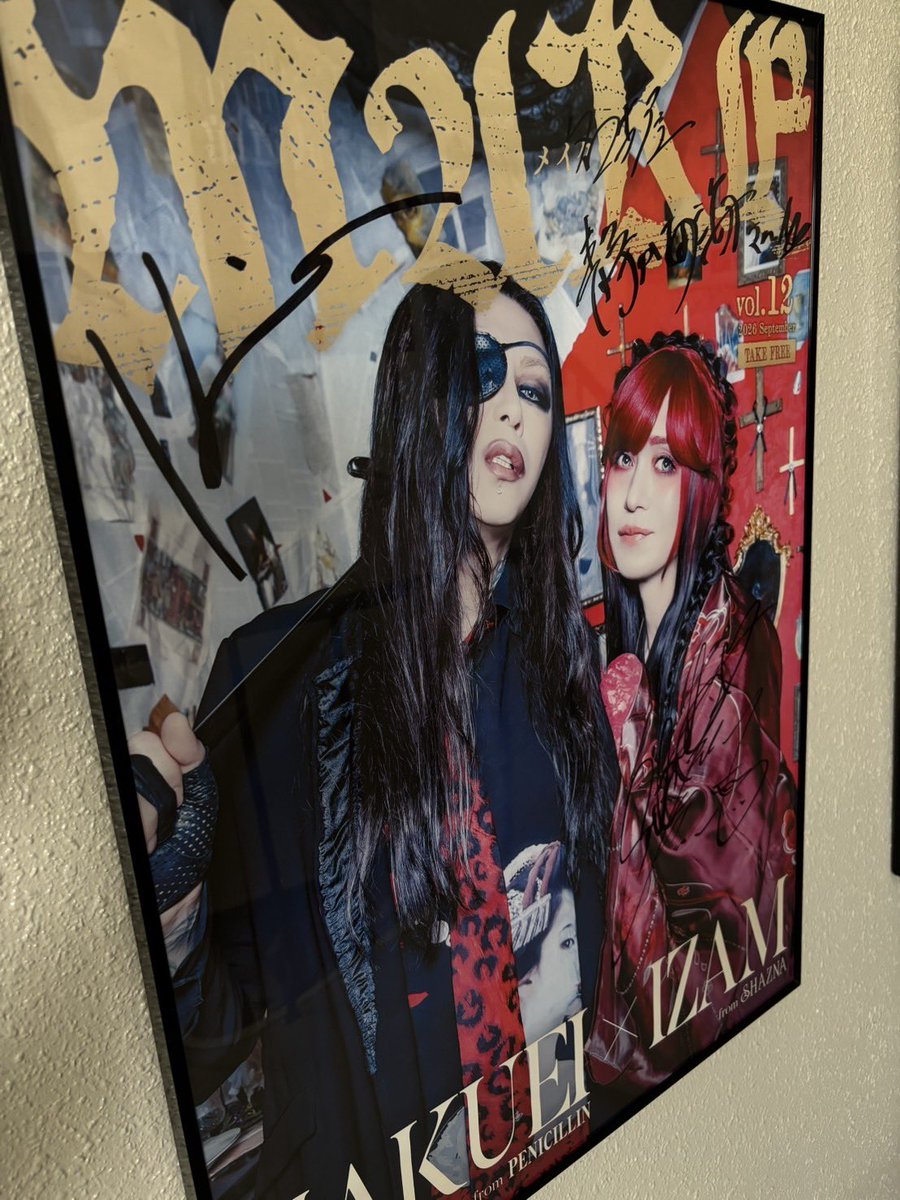 shizuka_n_osu's tweet photo. 「MAKE」編集部さんより、最新号のサイン入りポスターをいただきました！
早速掲示しております。ぜひご覧ください。

NEO-Visual Rock Magazine「MAKE」の最新号Vol.12 は好評配布中です。残り僅かですのでご希望の方はお早めに！！

#MAKE
#PENICILLIN 
#SHAZNA https://t.co/HnPRdaetrj
