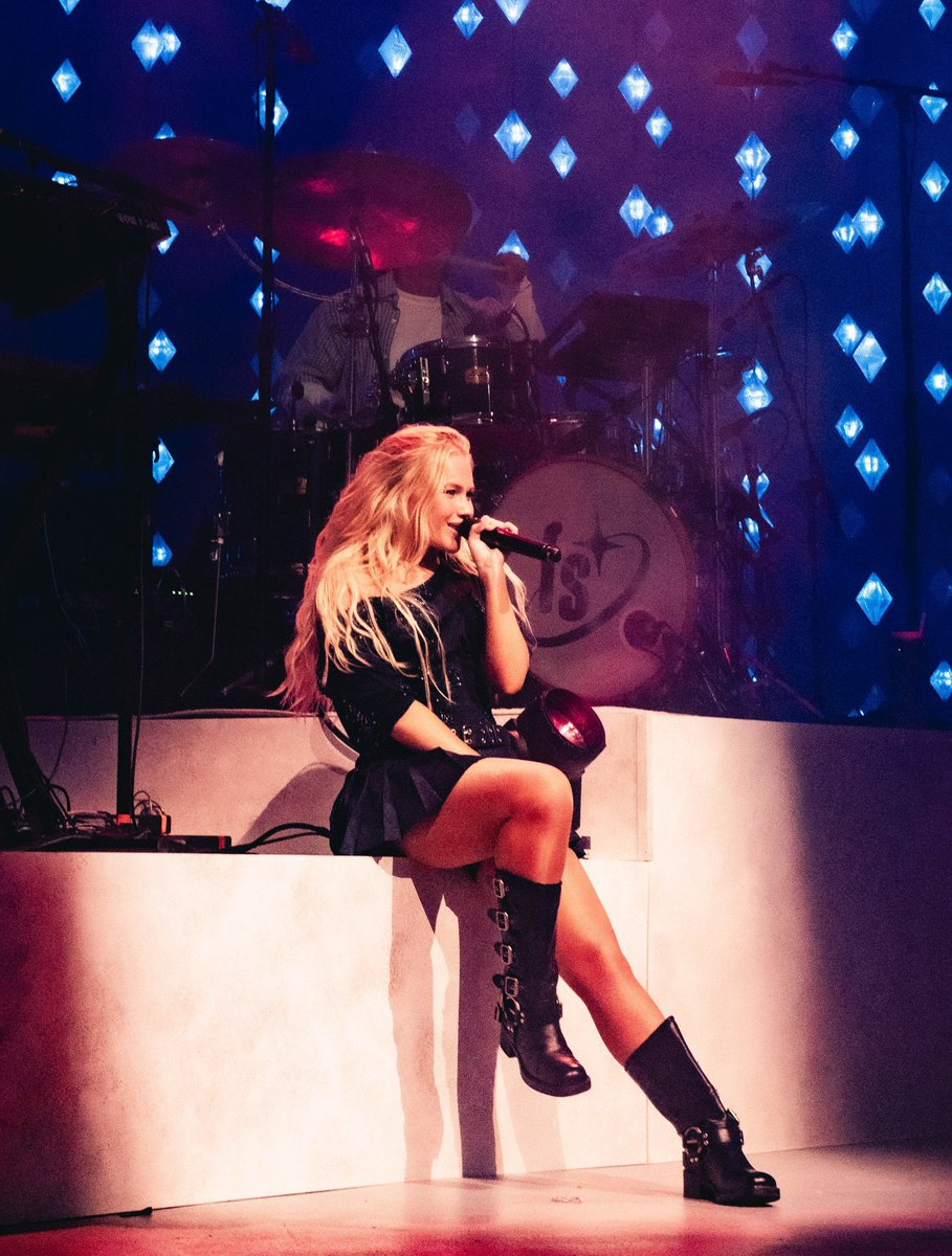 FreyyySkye's tweet photo. feels so good to be back

Santa Barbara, you were the perfect way to begin leg 3 of the stars align tour…….. I love you all so so much……. until next time😉⭐️ https://t.co/9SmZJnfBRo