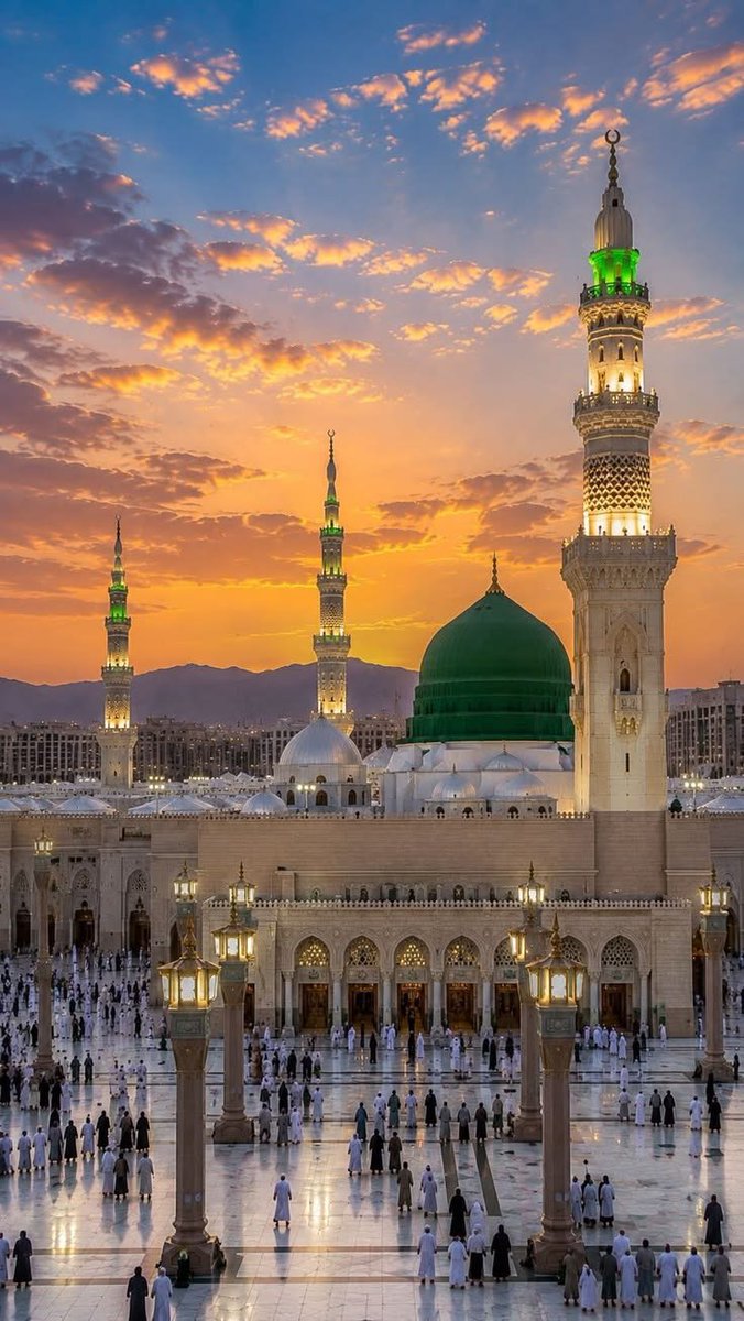 j__rfi's tweet photo. حضرت براء بن عازب رضی اللہ عنہ فرماتے ہیں:

میں نے سرخ لباس میں رسول اللہ ﷺ سے زیادہ خوبصورت کوئی نہیں دیکھا۔❤️

(صحيح مسلم:2337) https://t.co/sDdecdd6NT