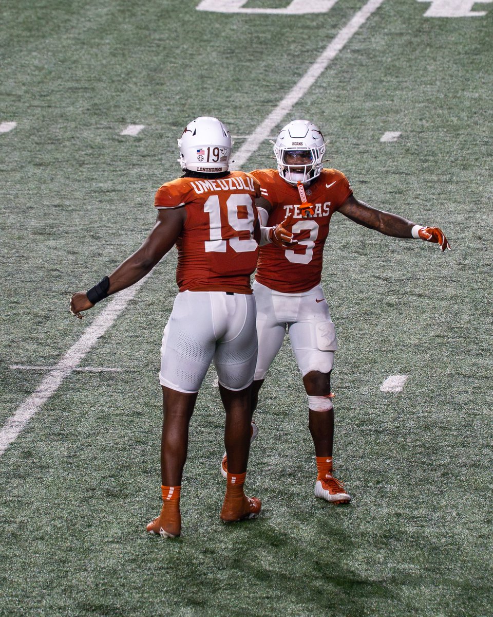 Russ31_'s tweet photo. Favorite pics I took from @UTSAFTBL at @TexasFootball 

#ThisIsTexas #Hookem
📸Russhots/IG https://t.co/vxnrWVReUq