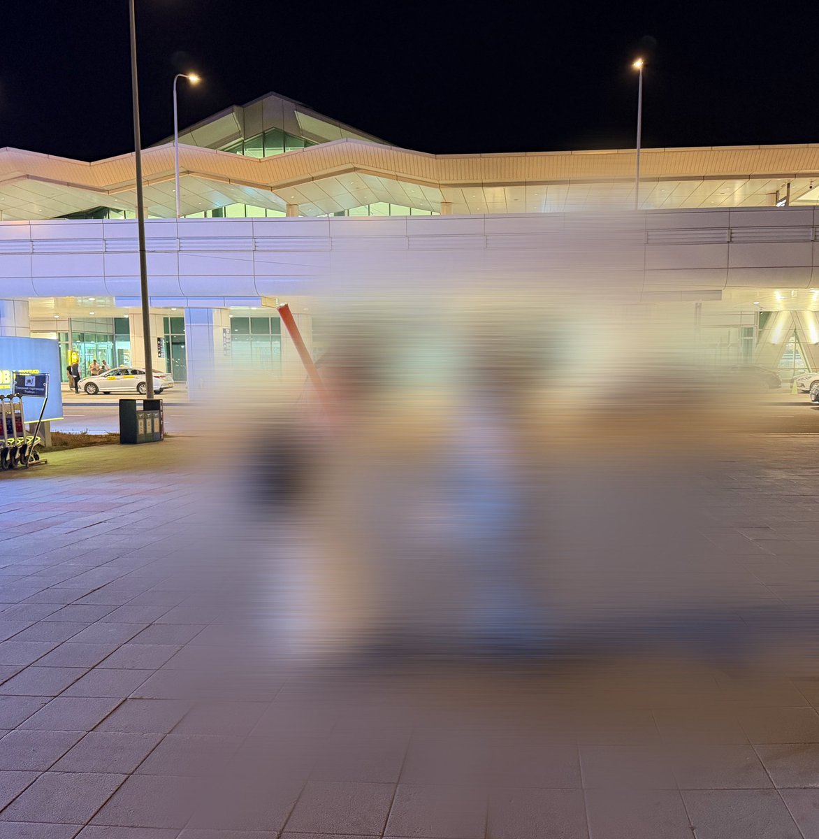 ayachika_eng's tweet photo. 飛行機少し遅れてて、20時頃送迎車へ
空港からの道は渋滞〜
ホテル到着は21:30過ぎ💤
送迎の人に撮ってもらった📸
その辺に落ちてた棒とともに…

📍Chinggis Khaan International Airport
#achikaMongolia https://t.co/i1f4LAZZe9