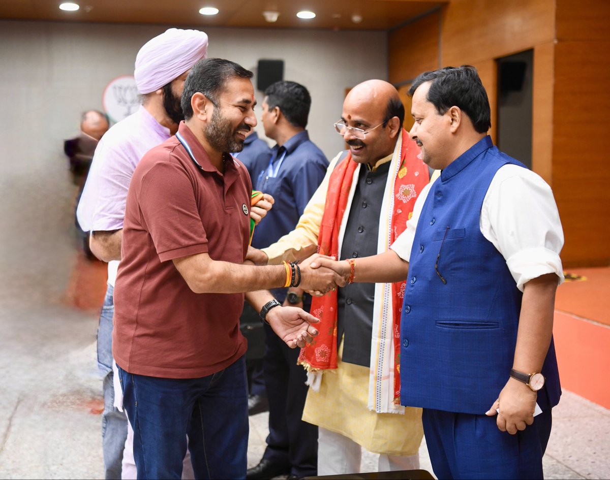 _AKKaushik's tweet photo. माननीय राज्यसभा सांसद एवं @BJP4India के राष्ट्रीय अध्यक्ष श्री @NitinNabin जी, आपका क्रांति की पावन धरा मेरठ उत्तर प्रदेश आगमन पर हृदय से स्वागत एवं अभिनंदन….!! @brajeshpathakup @idharampalsingh @blsanthosh #Welcome #SevaSankalpAbhiyan https://t.co/J6MY9meJjA