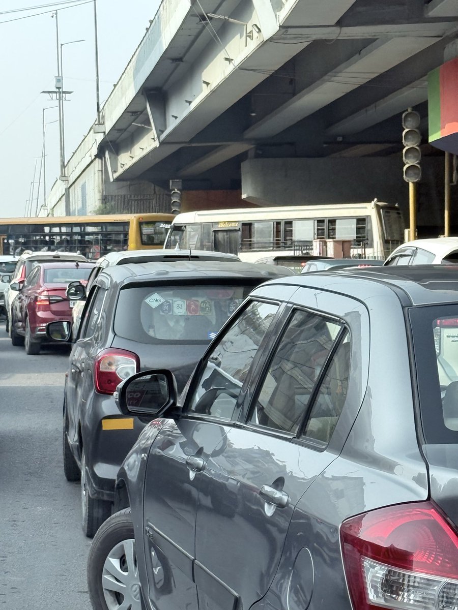007_amitjoshi's tweet photo. @dtptraffic @HMOIndia I have made numerous complaints to your helpline .. but you guys seem to be living in an ideal world.  NO CHANGE https://t.co/PiLU8B7mzr
