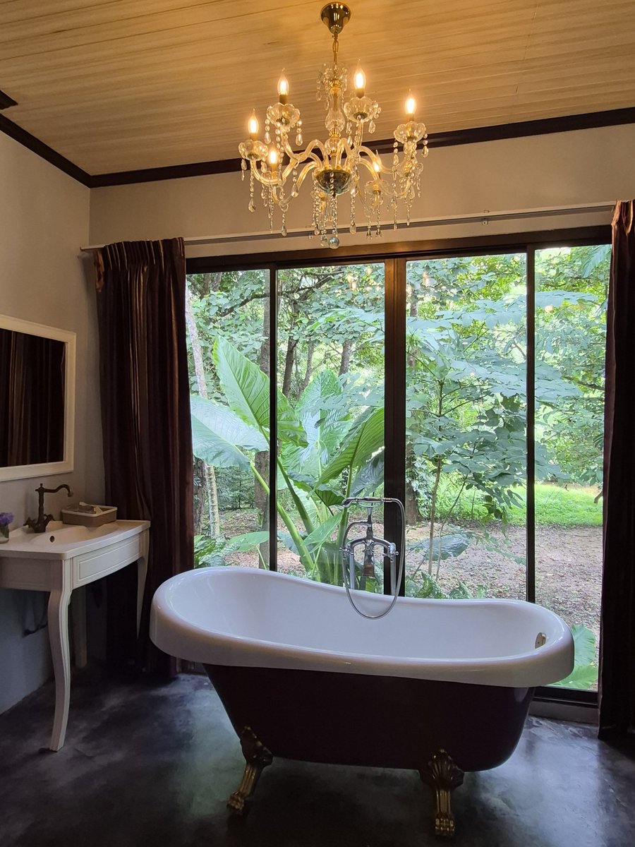 WarasarB5754's tweet photo. 📍#BiburyResort 

ทริปราชบุรี ครั้งนี้ฝนตกฉ่ำมากค่ะ5555 เเทบจะอยู่ที่พักไป 80% เลยค่ะ เเต่โชคดีที่ว่าเป็นที่พักที่สวยมากกกก ทำเอาซะเราคิดว่าอยากใช้เป็นเรฟทำบ้านเลยค่ะ เกินคำบรรยายมาก บรรยากาศดีเป็นธรรมชาติ พนักงานน่ารักทำเเผนที่เเลนมาร์คให้ด้วย มีซ้ำเเน่ค่ะ! https://t.co/QLOwdSv7bl