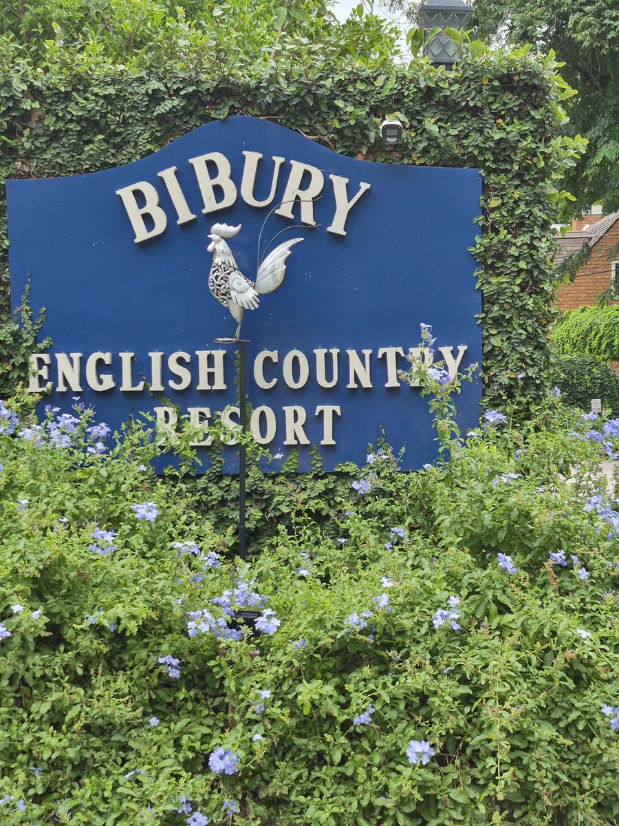 WarasarB5754's tweet photo. 📍#BiburyResort 

ทริปราชบุรี ครั้งนี้ฝนตกฉ่ำมากค่ะ5555 เเทบจะอยู่ที่พักไป 80% เลยค่ะ เเต่โชคดีที่ว่าเป็นที่พักที่สวยมากกกก ทำเอาซะเราคิดว่าอยากใช้เป็นเรฟทำบ้านเลยค่ะ เกินคำบรรยายมาก บรรยากาศดีเป็นธรรมชาติ พนักงานน่ารักทำเเผนที่เเลนมาร์คให้ด้วย มีซ้ำเเน่ค่ะ! https://t.co/QLOwdSv7bl