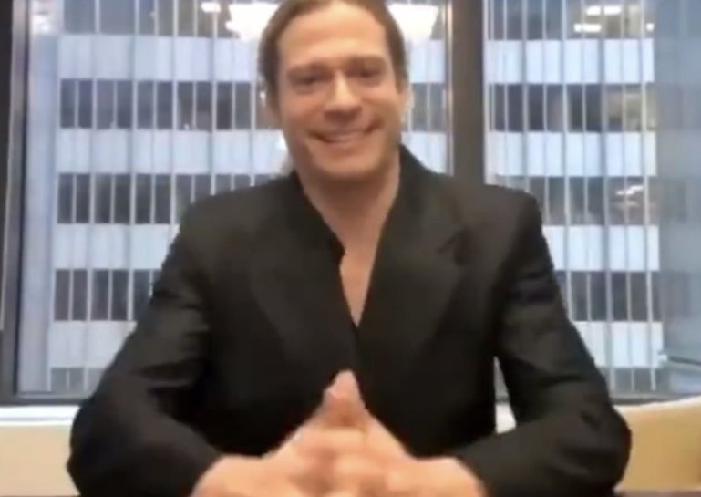 0perstat's tweet photo. as galinhas daq de casa todas tem nome de algum personagem de iwtv, e tem uma q está EN LOU QUE CIDA tivemos até q isolar ela das outras, agr adivinhem o nome da querida? isso mesmo nicolas de lenfent https://t.co/DQqNjx7VYj