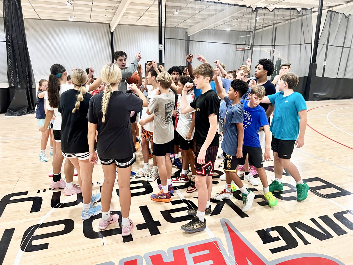 gvbacademy's tweet photo. Can't say enough about this group. Making HUGE strides each week while learning how to play the game the right way! #3x3 #SkillDevelopment #Levels 📈📈 https://t.co/APkIfz7VDc