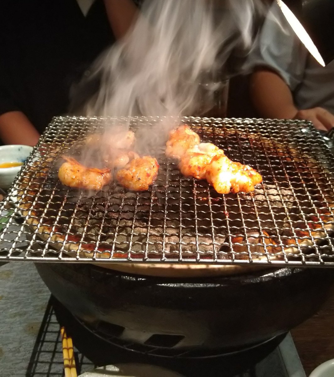 llparka's tweet photo. 焼肉で上に煙が吸引されるやつ初めてみた！！！ https://t.co/9Do0IbaFsc