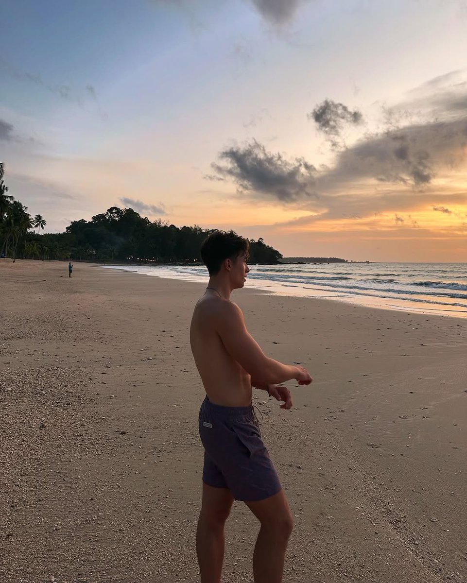 elix_kozar's tweet photo. Your tan will last for 2 weeks :) https://t.co/tUXbUhw8T9