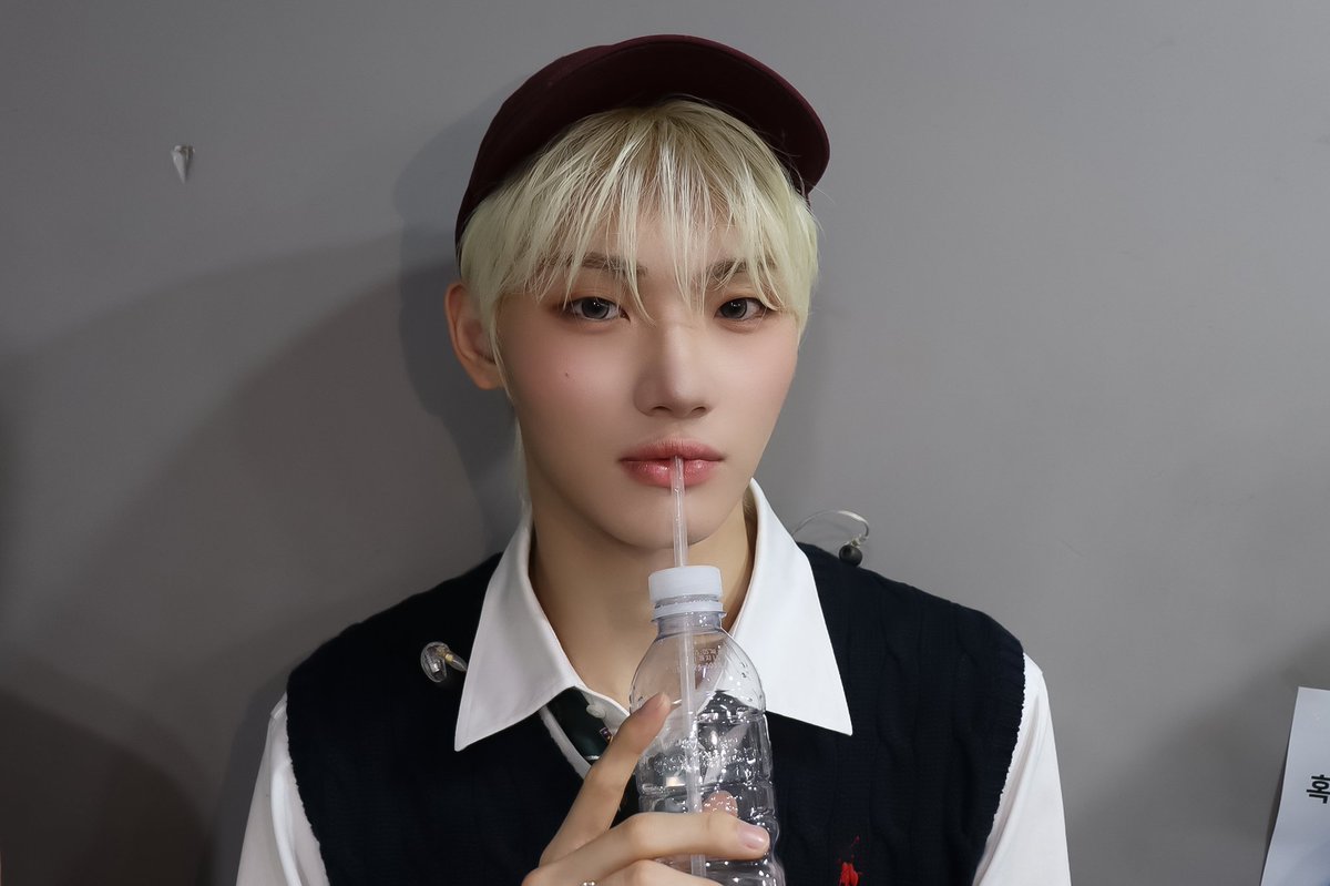 I_ye0un's tweet photo. Splayit 1st Single 【𝐒𝐏𝐋𝐀𝐘 : 𝐂𝐇𝐀𝐏𝐓𝐄𝐑 𝟎𝟏】 Music Show Behind Photo #윤찬 #이윤찬

인가 사진만 뽀짝미 넘친다✨️ 이번에는 유닛사진까지🫰🏻 https://t.co/vJnM65bcXn