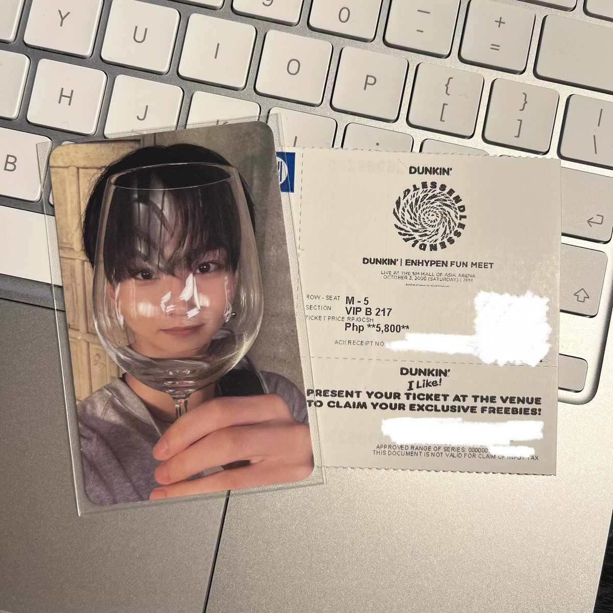 fromyoiz's tweet photo. its getting real 🥹 see you soon @ENHYPEN_members 🙆🏻‍♀️ https://t.co/gQElodpFfG