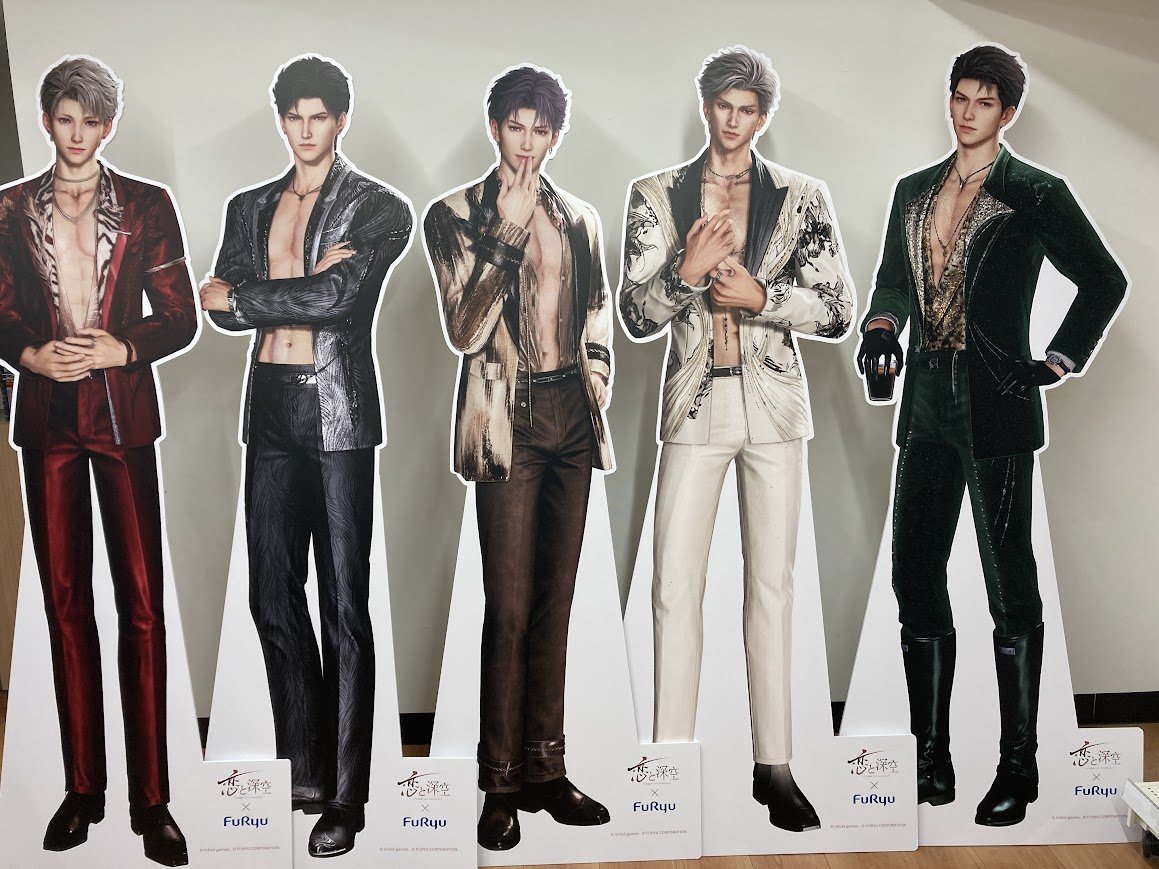 xinxinintales's tweet photo. this is crazy. new multi-banners's [A Night That Never Ends] lifesize standees of the boys are already in japan's animate store. this need to be globalised immediately! 

#loveanddeepspace #sylus #rafayel #caleb #zayne #xavier https://t.co/QuSCimWGSC