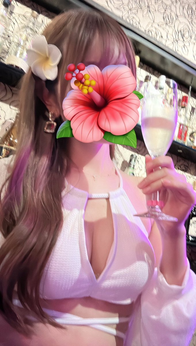 femmefatal2019's tweet photo. 本日21日(月)  18時半Open😊

台風の為、風の弱まる時間にオープン

お時間のお間違えのない様にね🎶

皆様をお迎えいたしますのは

🌹律　18時半

🌹Rum  18時半

🌹栄　18時半

✅平日営業
19時Open〜23時半
✅土日営業　
17時Open～23時

#ファムファタール池袋
#池袋駅西口徒歩３０秒のＳＭバー https://t.co/0UtCaDa7Av