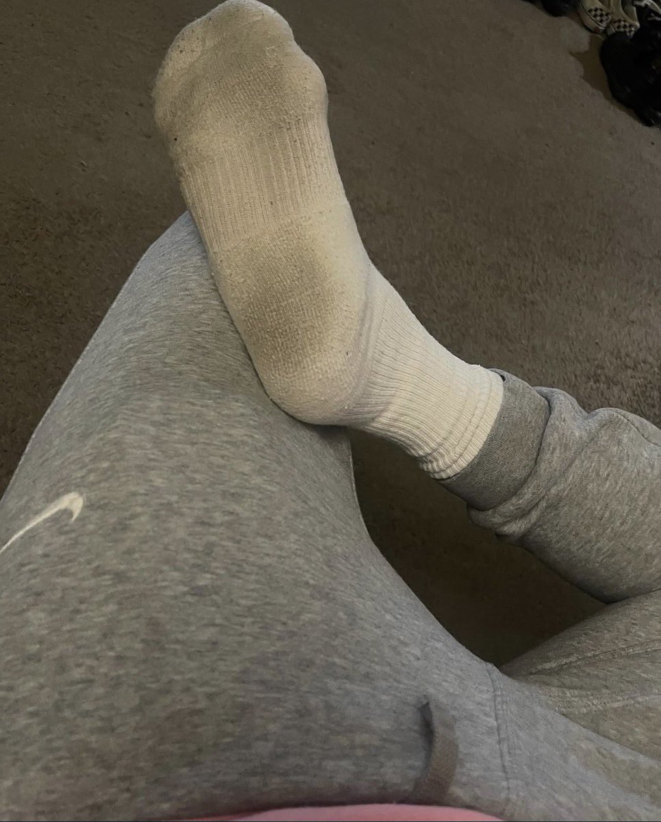 studjock08's tweet photo. Chilln’ after a night out! https://t.co/7oodxKDPAx