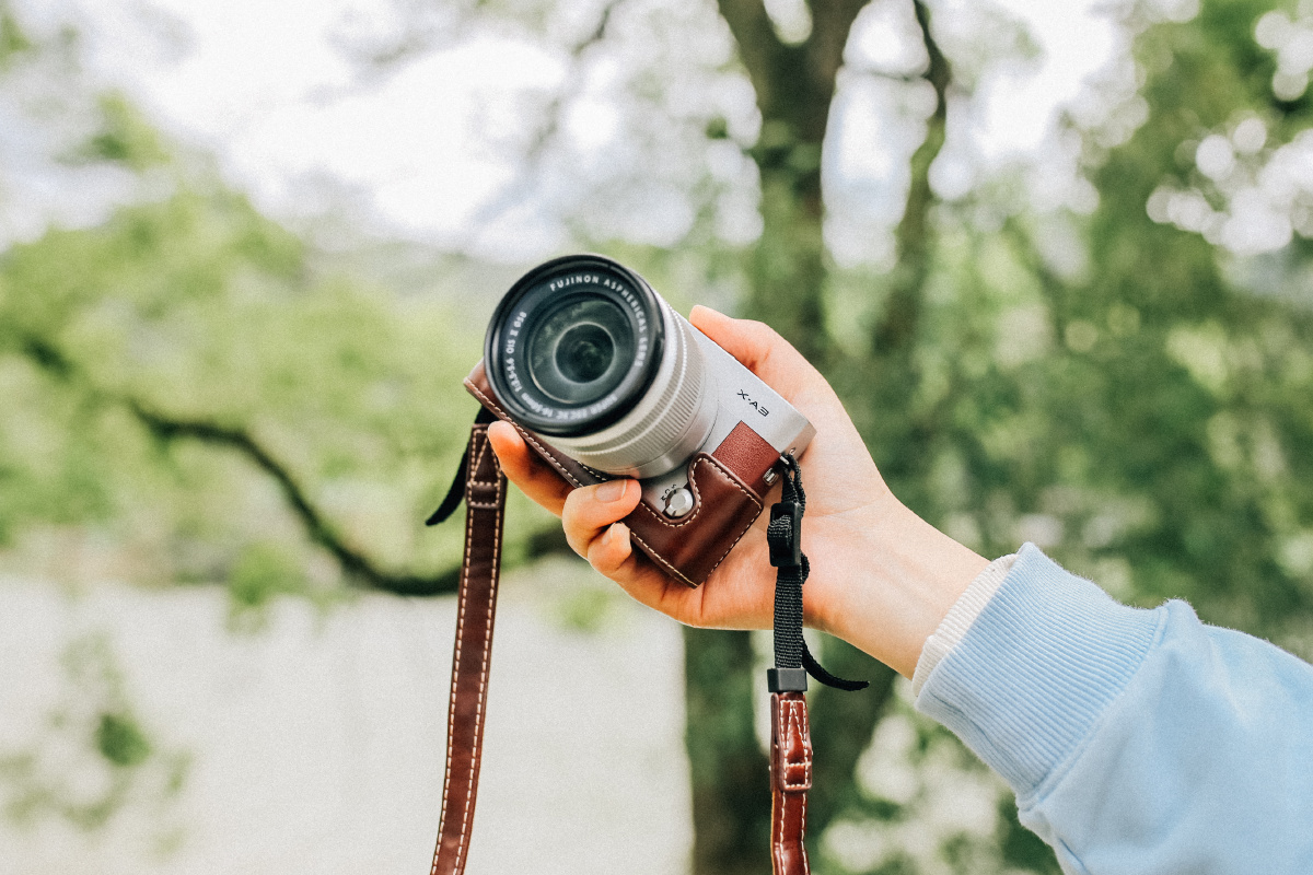 SeanBisbeeoy's tweet photo. Start your photography journey with these pro tips: use natural light, keep compositions simple, and don’t fear mistakes. Every shot is a step to improve! https://t.co/b25taXKk54