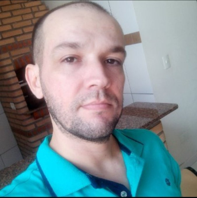 Gabriel_LVB's tweet photo. @cpllgrimjowl @DaniloGentili @RenanSantosMBL num combina, o esteriótipo de bolsonarista corno já é de vocês https://t.co/9gWggR3XvZ