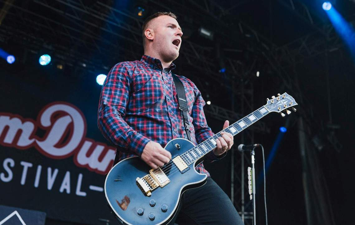 CanaldoRock's tweet photo. Chad Gilbert #RIP💔
Chad Gilbert, guitarrista e cofundador da banda americana 'New Found Glory', morreu aos 45 anos após longa batalha contra o câncer. #Rock🤘 https://t.co/a6YCxsw2ID https://t.co/n8aZkrYxAB