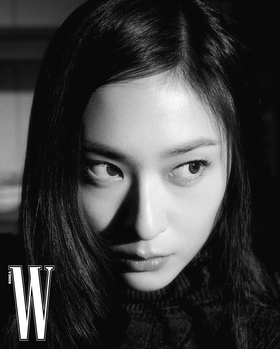 kaayyy09's tweet photo. Krystal for W Korea https://t.co/omQsYHdsFa