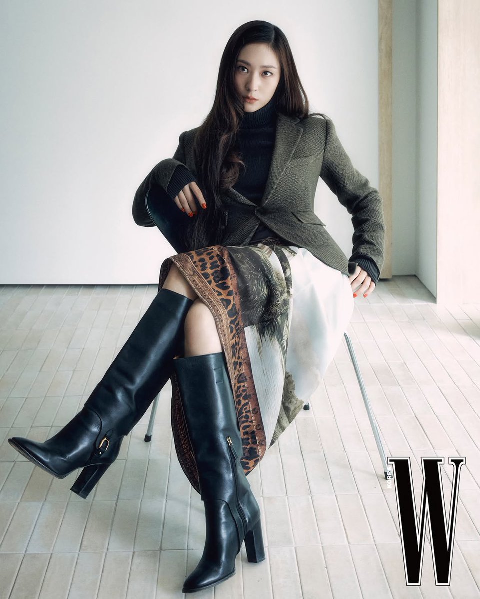 kaayyy09's tweet photo. Krystal for W Korea https://t.co/omQsYHdsFa