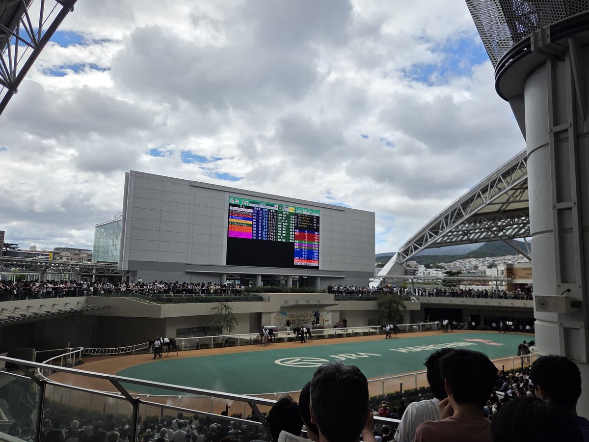 infightersiba's tweet photo. 本日フリーパスデー(入場料無料)
ダービー馬ロブチェン号がくる
シルバーウィーク期間

めちゃくちゃ人が多い😇 https://t.co/cdNGf8XOac