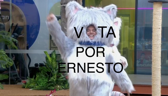 poevtss's tweet photo. Cynthia Klitbo arrastrada por Ernesto Laguardia jamás estuvo en el bingo card. 
#LaCasaDeLosFamososMéxico 
#LaCasaDeLosFamososMx https://t.co/RNuxWnCrY7