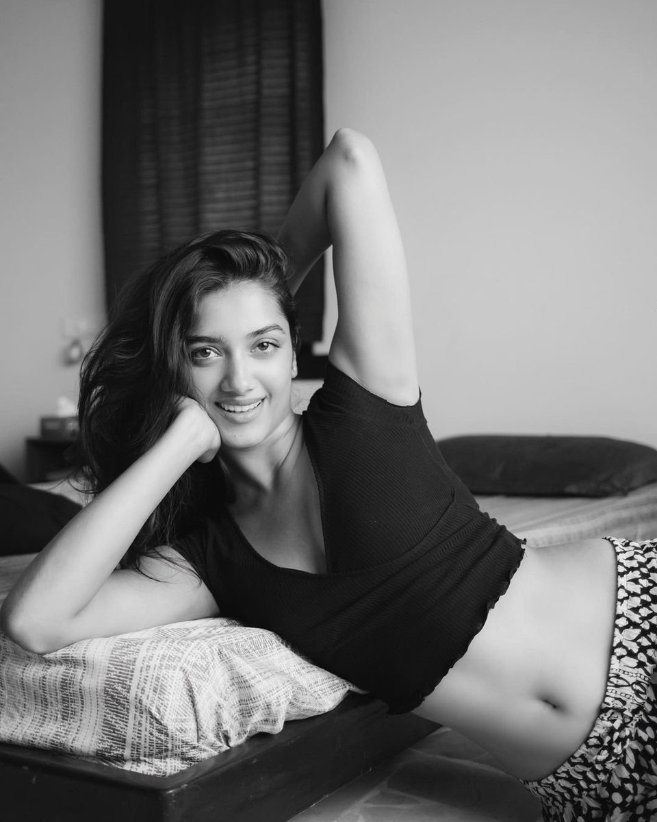 BhaagiiF's tweet photo. Good morning ,ento night asalu nidra ne pattatledu ee madya 😴 https://t.co/U57fyd6fg7