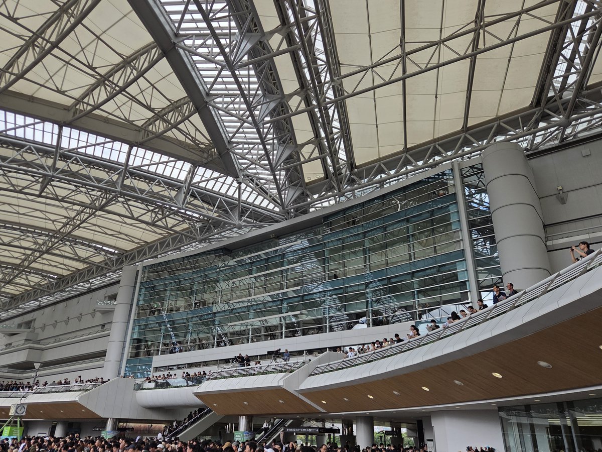 infightersiba's tweet photo. 本日フリーパスデー(入場料無料)
ダービー馬ロブチェン号がくる
シルバーウィーク期間

めちゃくちゃ人が多い😇 https://t.co/cdNGf8XOac