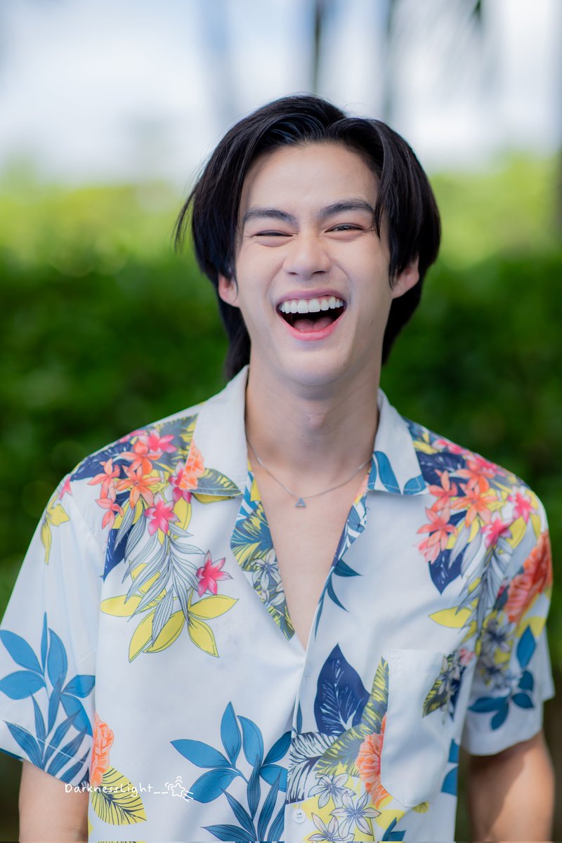 BelleM90275's tweet photo. Oat in Hawaiian 💙🧡🩷

Hope today is a Better Day

Your Bright Smile is enough to give me energy for the day

#OatPasakorn
#THUR https://t.co/4qA1hinGTQ