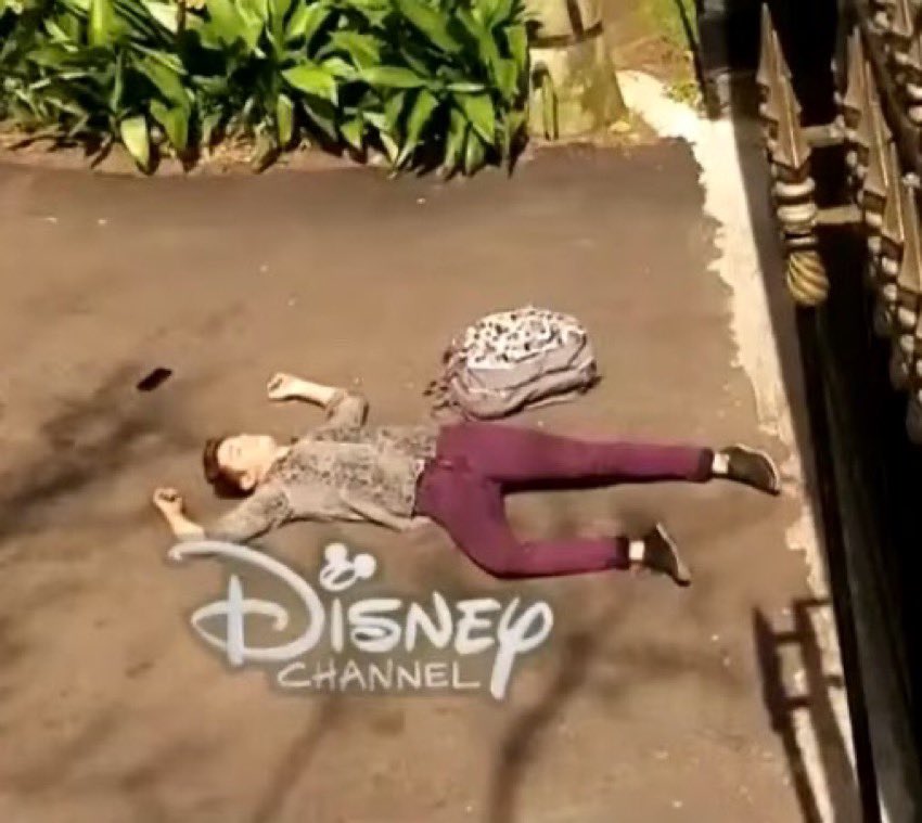 acervosoyluna's tweet photo. luna e matteo não ser endgame tendo esse paralelo que encanta aqui me magoa muito https://t.co/4VMCikjLHR