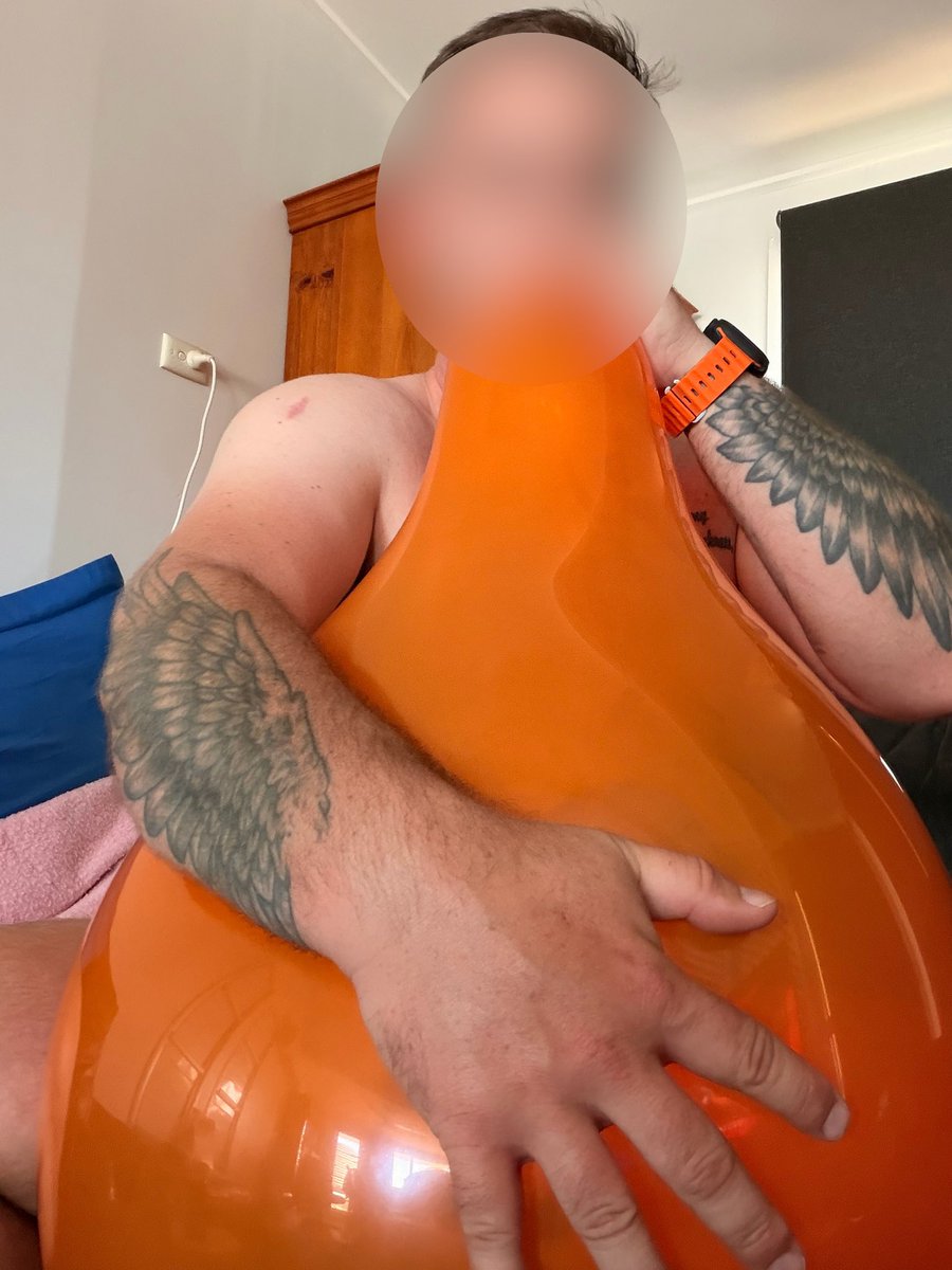 JBLoonz07's tweet photo. Overdue balloon fun 😈
#gaylooner #looner https://t.co/WNUtpWrQ10