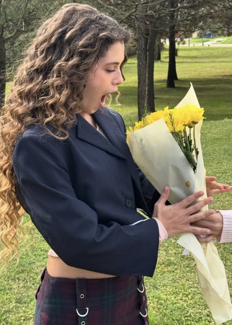 colaphsada's tweet photo. feliz día de la primavera 🌼 https://t.co/9mGtPLLtFj