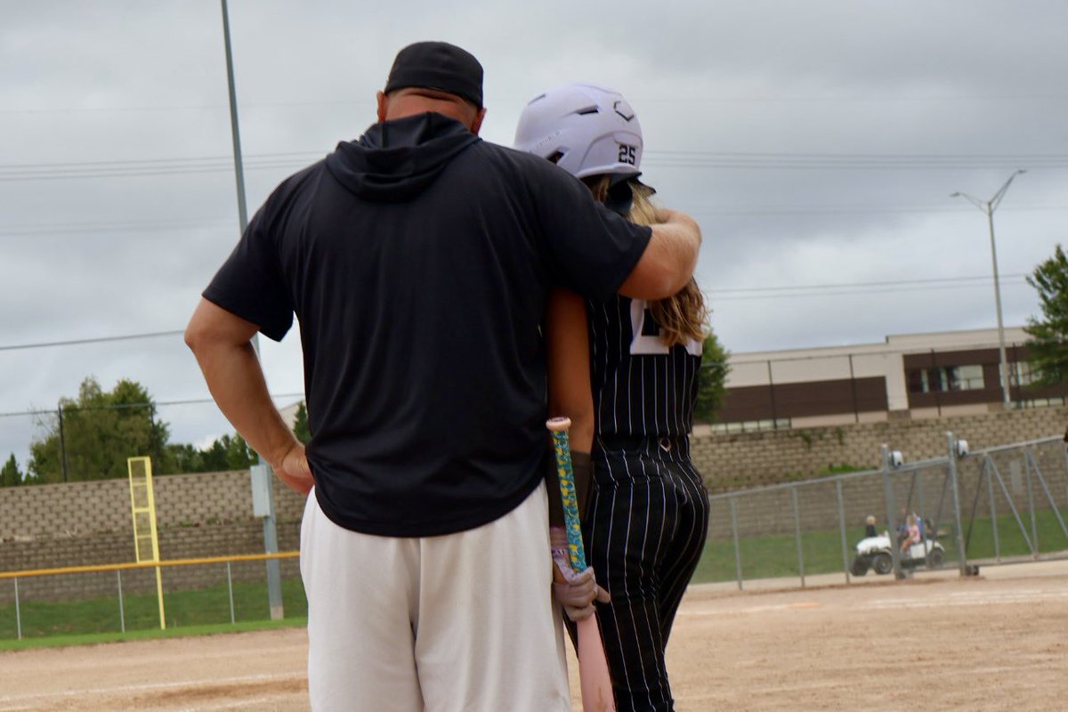 TopGunEvents's tweet photo. Championship Sunday in Kansas 🏆🥎

The KS Futures Invite wrapped up with teams leaving it all on the field. Big plays, tough competition and plenty of moments worth capturing. 📸🔥

#TopGunEvents #FuturesInvite #KansasSoftball #ChampionshipSunday https://t.co/qNiiUIPDvL