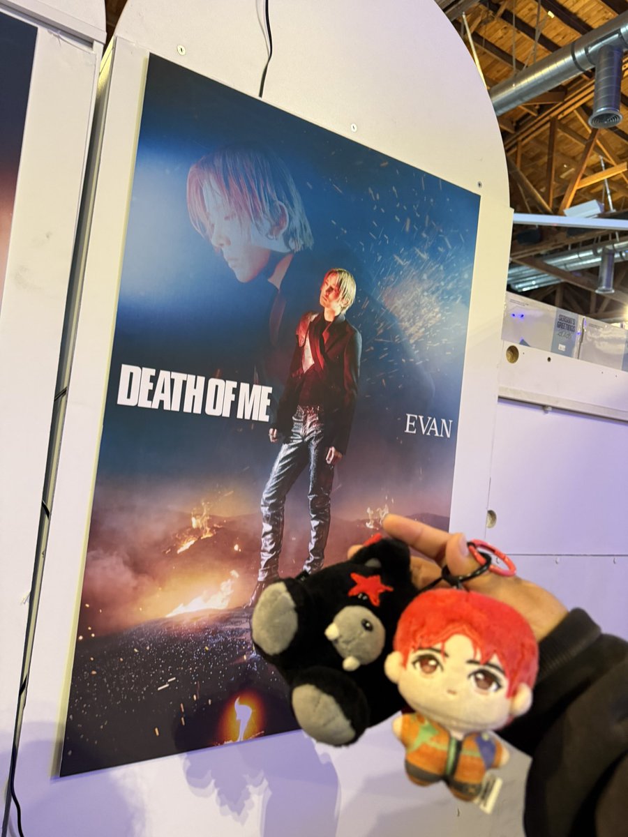 sjnavidad's tweet photo. Thank you @hello82official @hello82LA for an Evan release event!  So proud of our @h_evva_n <3 #EVAN_Release_Event #hello82 #82giveaway https://t.co/L6231GMIrz