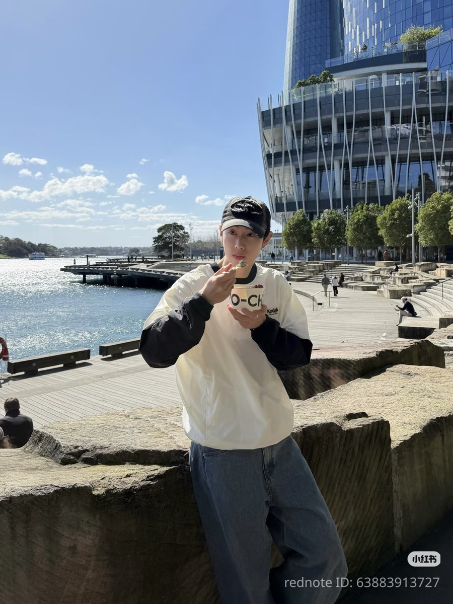 wwmarktuan's tweet photo. 260921 Mark's xhs post 🇦🇺 (1/2)

Sunbathing at the opera house 💛

🔗https://t.co/SIWLyD5RJR

#MarkTuan #段宜恩
@marktuan @DNAmngmnt https://t.co/RZH98EuDlM