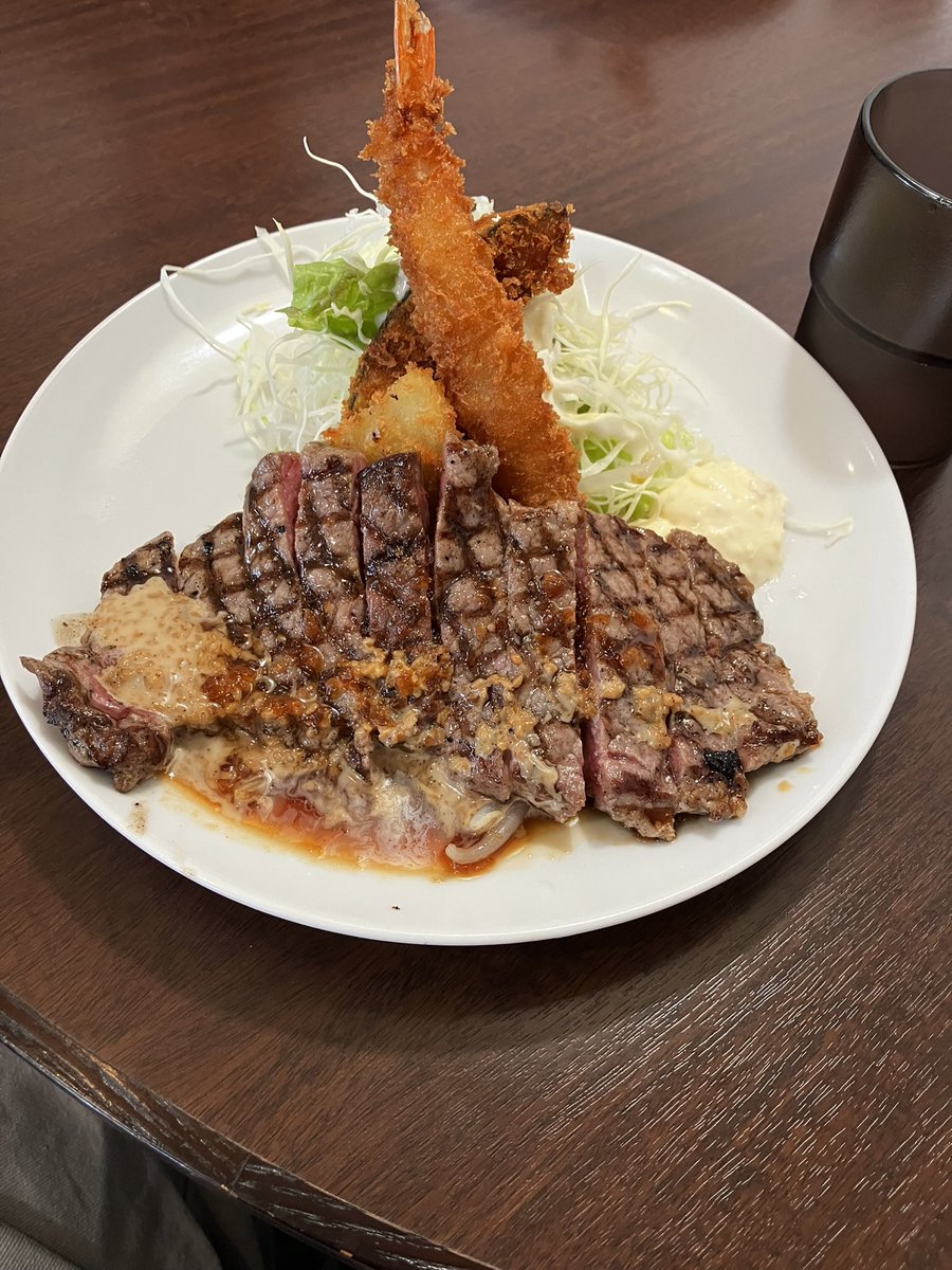 g23043's tweet photo. 日本橋のとあるお店でたべたステーキ( ´ڡ`*   )まーじで美味かったこれ食べて元気出して頑張ろうと思えた(*•̀ㅂ•́)و✧
#飯テロ https://t.co/fRM2cREFGa
