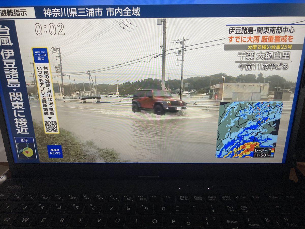 saneko77's tweet photo. 8月の豪雨で全国的に有名になったセブンとラーメン店前🍜台風接近前で既に冠水してます😢
NHKニュースから https://t.co/wILzI90dYG