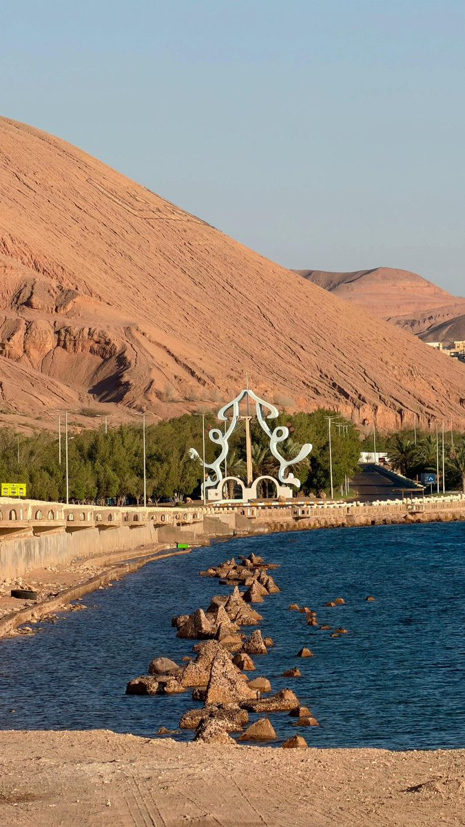 tabuk_area's tweet photo. محافظة #حقل من أجمل الشواطئ في المملكه، ولكن للأسف، الخدمات فيها سيئة جداً .. #حقل #تبوك https://t.co/1Ej1Ze1i3w